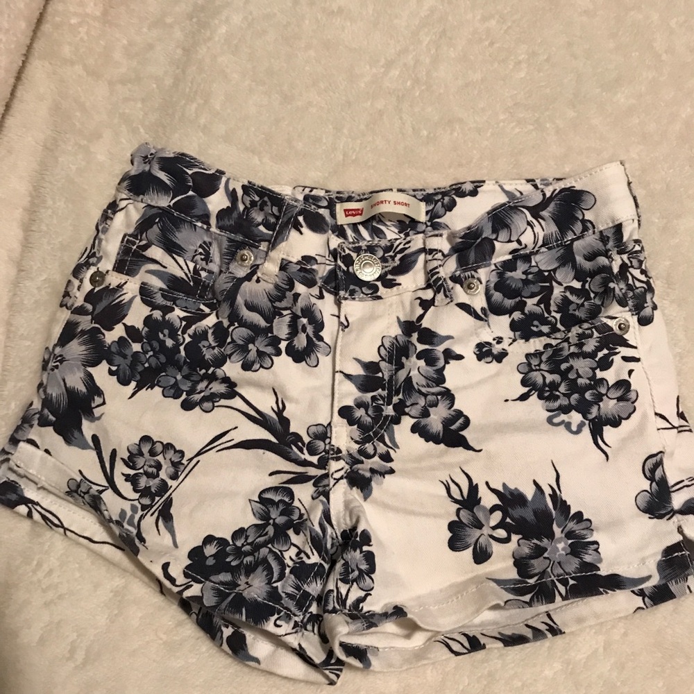 Levi’s (Girls size 10 reg) Levi’s blue and white floral shorts